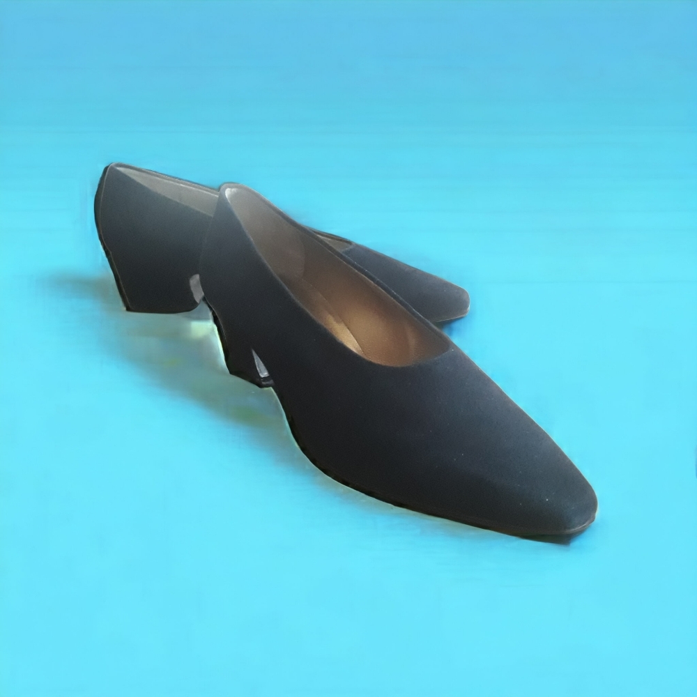 Donna Karan I'' pump, size 5 1/2, elegant midnight blue suede, NIB, never worn